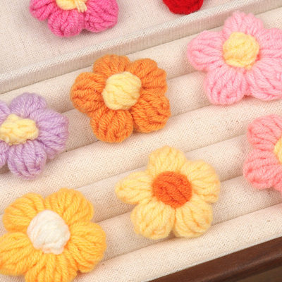 手工钩织毛线山茶花胸针可爱花朵配饰别针DIY成品彩色手工编织4