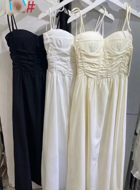 2026新款法式绝美白色吊带连衣裙女气质海边度假褶皱收腰长裙