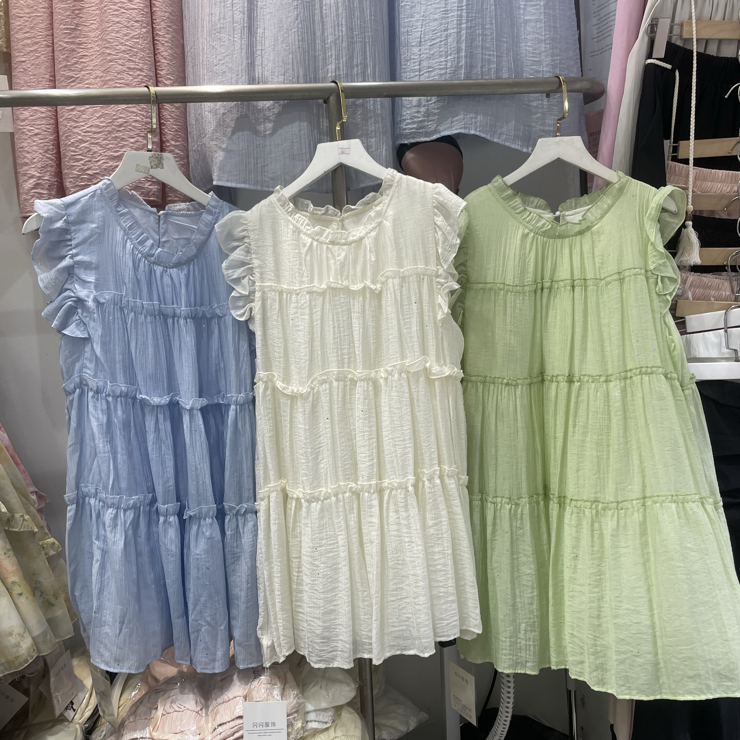 2025新款法式复古纯色木耳边娃娃裙女装夏季慵懒风别致大摆裙闪闪