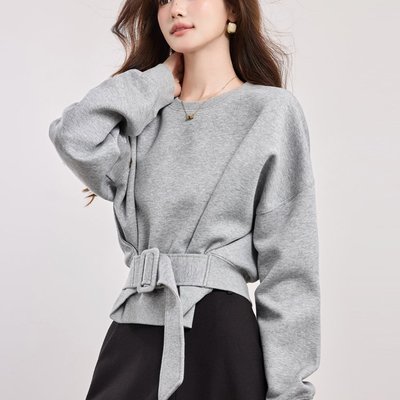 已出货蝙蝠袖腰带短款上衣设计感小众2025新款灰色圆领卫衣女潮