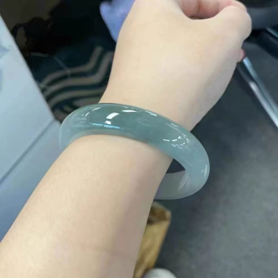 浅绿油青糯冰种翡翠半山半水