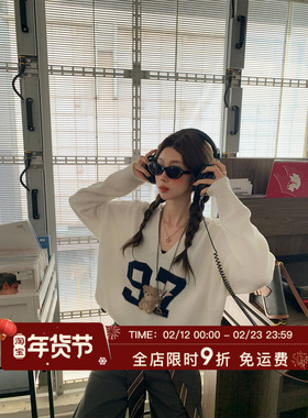 HuoHuo 软糯体感 学院风印花毛衣慵懒高级感女秋季新款V领针织衫