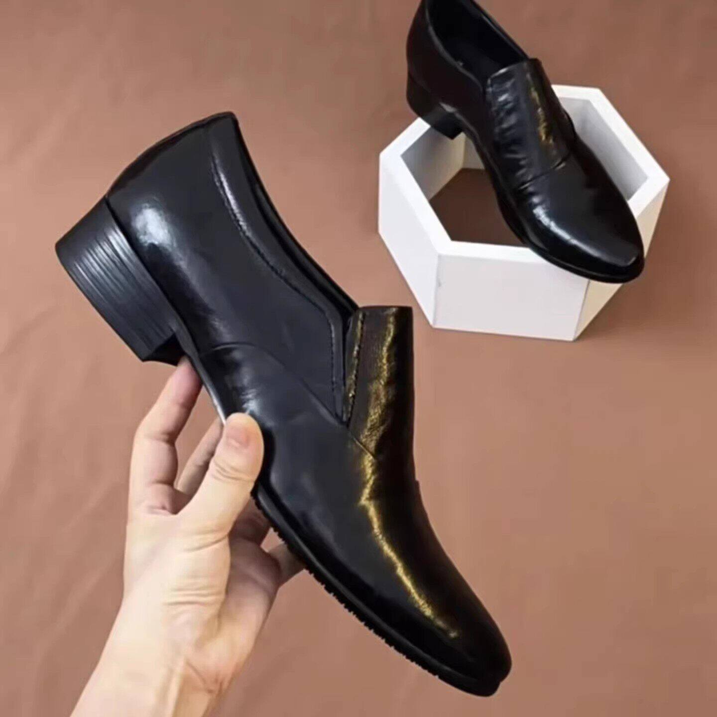 宏嫩皮鞋2026新款专柜品质男士切尔西真皮鞋一脚蹬商务正装尖头a3