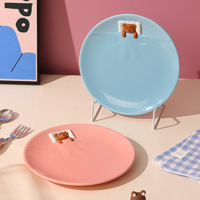 鹿谷川立体浮雕陶瓷盘子