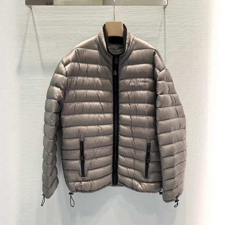 南油高定miu系25秋冬新款字母徽标包边撞色百搭立领拉链羽绒服女