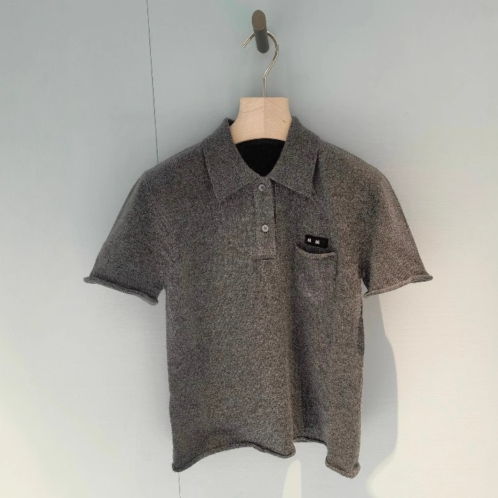 南油高定26早春新品字母贴布胸前口袋上衣短袖打底POLO领针织衫女