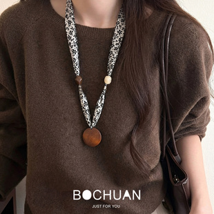 复古串珠白色碎花丝巾项链小众木质圆盘吊坠颈链可调节毛衣链新品