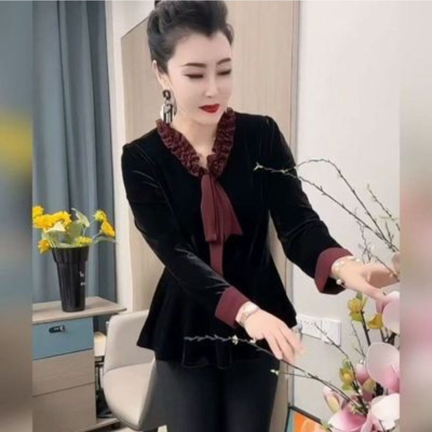 宜智博女装金丝绒荷叶边打底衫2026秋季女士长袖小衫气质百搭上a1