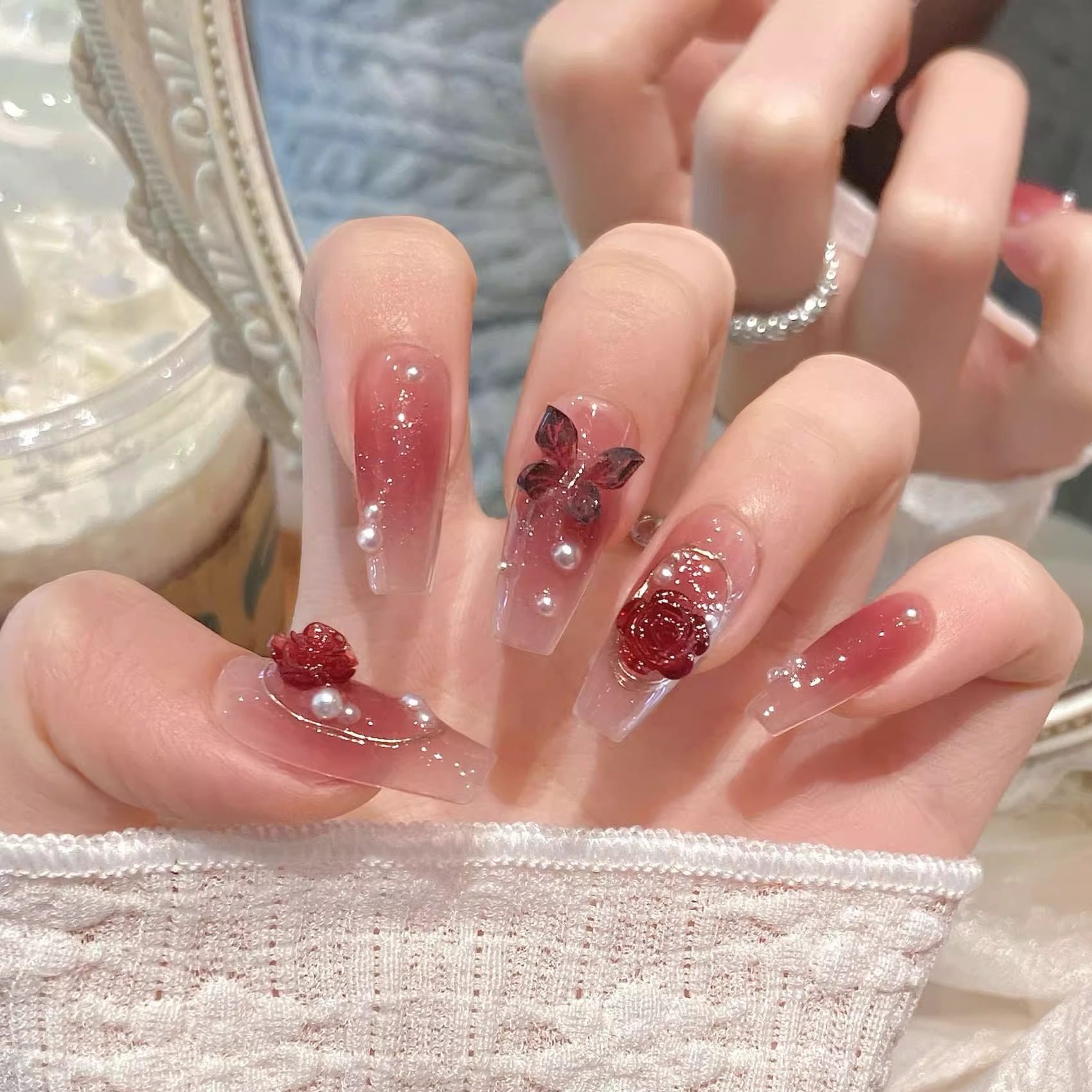 【乌梅子酱】酒红色山茶花蝴蝶手腮红纯手工穿戴甲中长款美甲显白,彩妆/香水/美妆工具,穿戴甲/甲片,淘宝优惠券,粉丝福利购,淘宝优惠卷