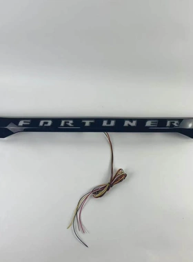 适用于Toyota Fortuner奔跑者者12-15款FortunerLED贯穿灯尾灯 黑