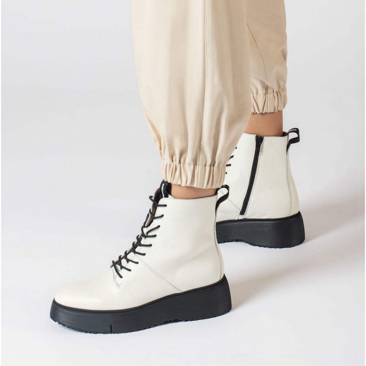 WONDERS西班牙原产进口绑带机车时尚黑白简约潮流牛皮厚底马丁靴