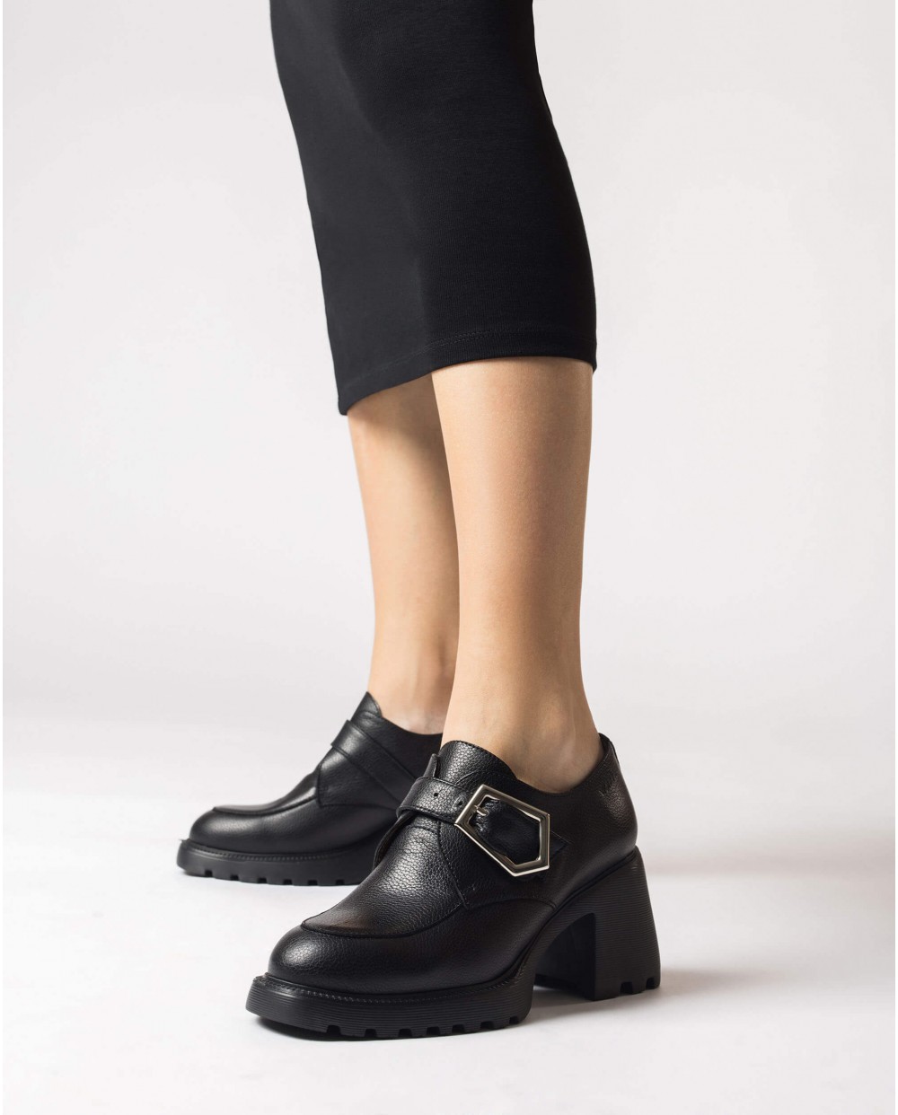 金属饰扣超轻方跟深口女单鞋