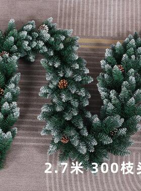 270cm 绿色尖头喷白pvc圣诞藤条 300枝头带松果藤条跨境现货