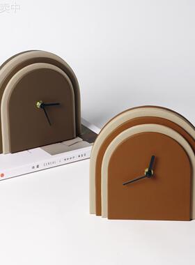 桌面摆台式时钟挂墙2024新款转角高级感皮革钟表书柜装饰品摆件