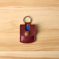 Темно-бордовый брелок