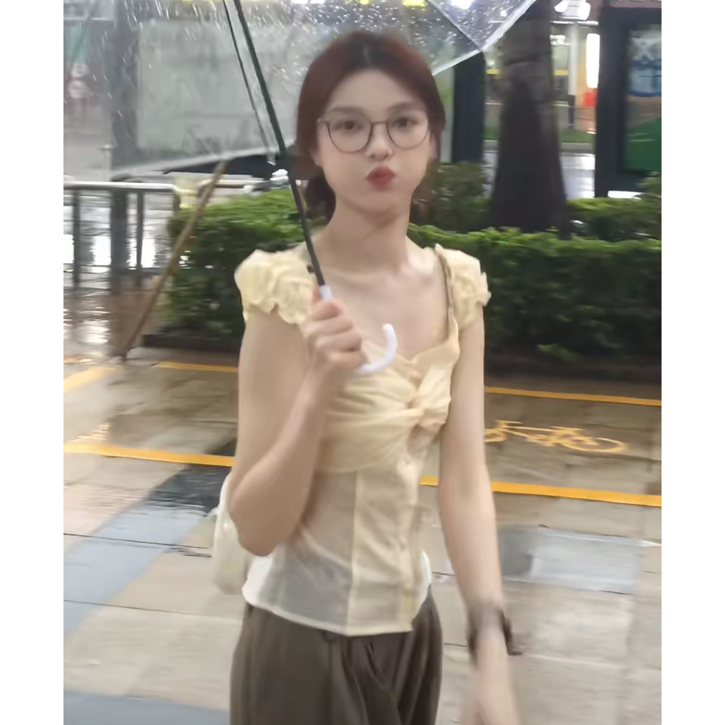 法式气质甜妹设计感扭结花边单排扣衬衫修身显瘦外穿小飞袖上衣女