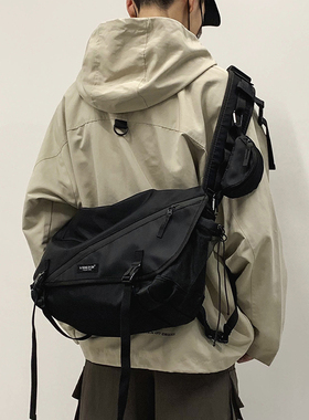 斜挎包男款单肩包背包2024新款大容量运动工装大学生旅行通勤机能