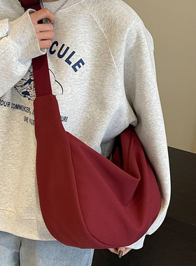 轻便大容量帆布包女2026新款超火饺子包时尚休闲百搭高级感斜挎包