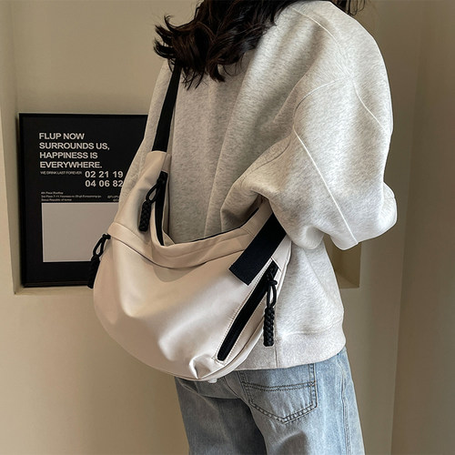 斜挎包女2026新款单肩包上班通勤