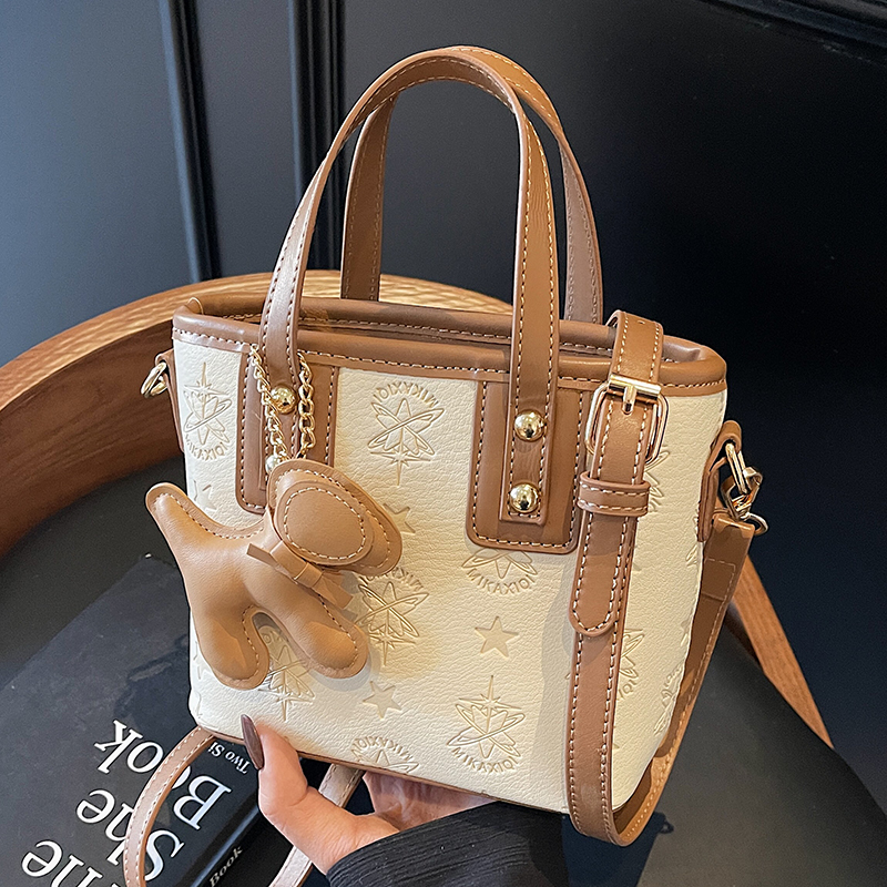 斜挎包夏季超百搭上身效果杠杠的