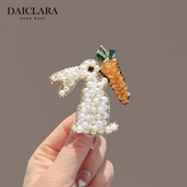 胸针高档女2022新款 设计感小众日韩珍珠兔子领针配饰西装 胸花别针