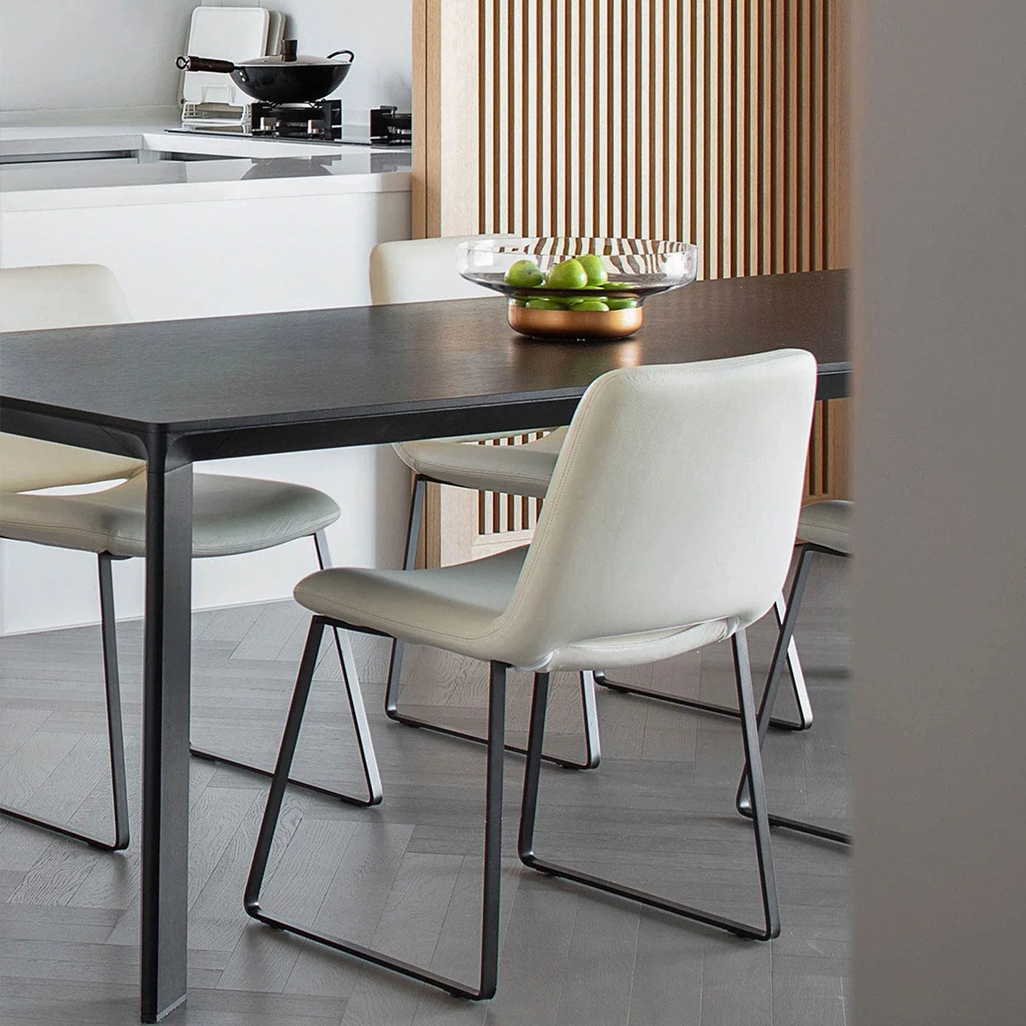 意大利极简皮椅北欧简约餐椅家用现代休闲靠背真皮椅单人办公椅