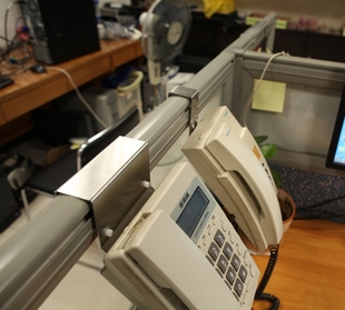 一体式挂屏风电话机挂架办公室创意固话悬空托架隔断工位话机支架