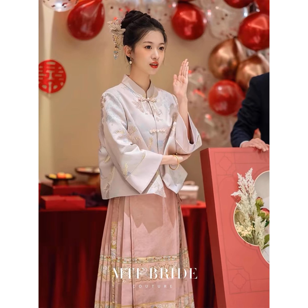 出租满庭芳【喜流年】粉色马面裙套装女2024新中式国风订婚礼服裙