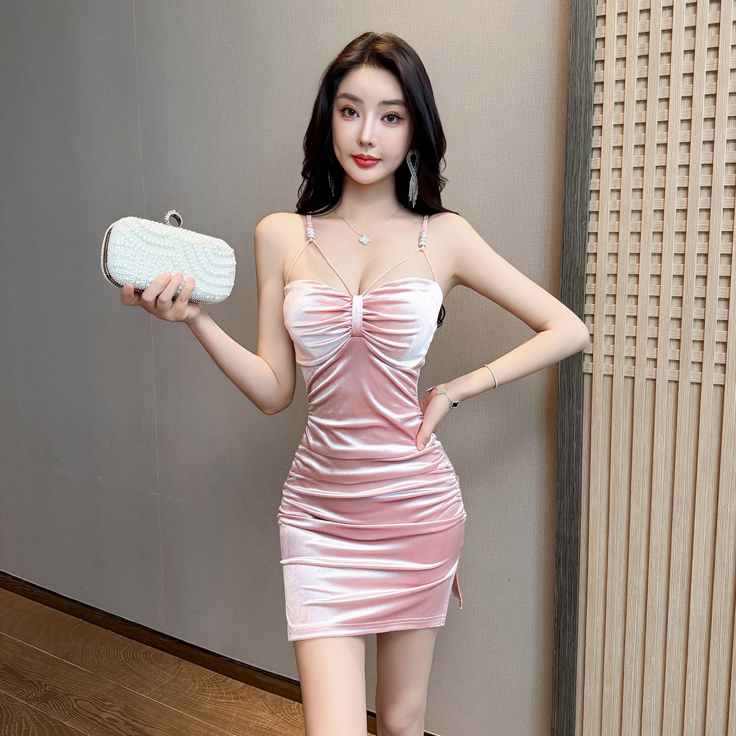 性感夜场吊带连衣裙女气质高端名媛春夏季新款纯欲风内搭包臀短裙