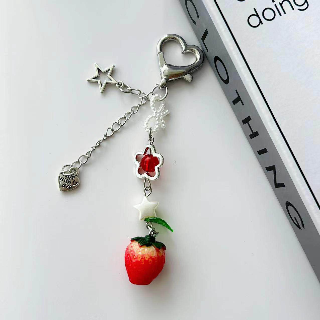 原创甜酷少女风红色系水果草莓串珠包包挂件耳机壳挂件咕链定制