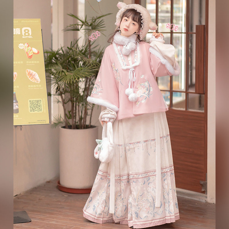 原创蜜桃兔汉服女刺绣明