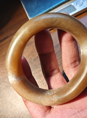 且末糖玉手镯圈口55宽21厚12重114克