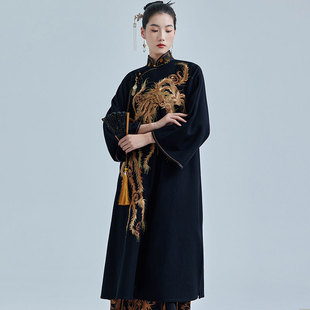 陌遇2025年秋冬新款复古改良羊毛呢重工凤凰刺绣旗袍新中式连衣裙