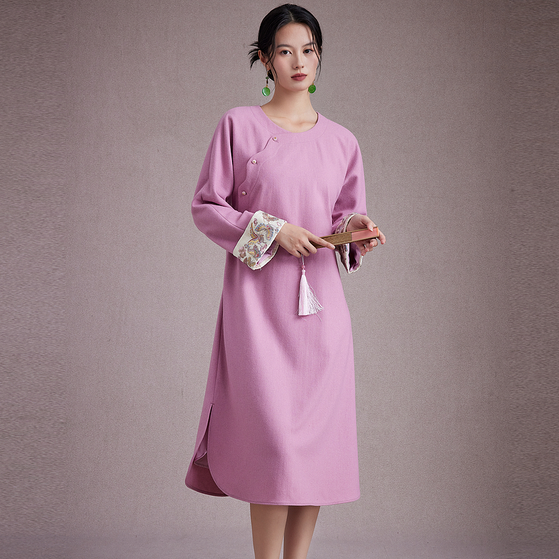 陌遇羊毛呢连肩袖绣花中长款旗袍