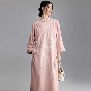 陌遇原创秋冬新款 高级感羊毛呢凤凰刺绣旗袍裙 新中式复古连衣裙