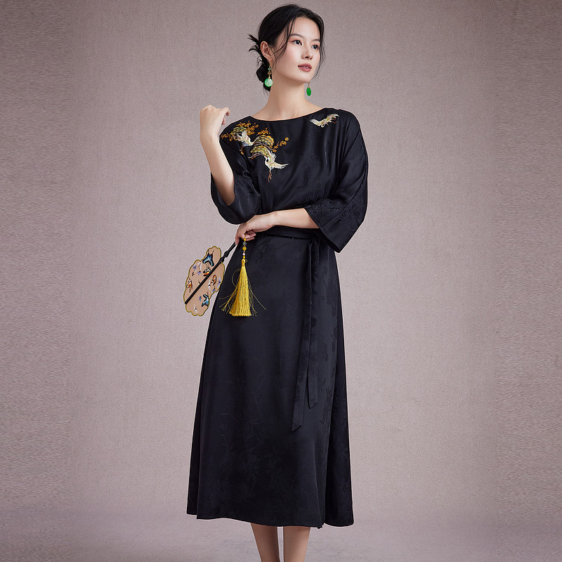 陌遇设计感醋酸刺绣轻国风连衣裙