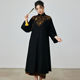陌遇2025秋冬新款中国风改良云肩刺绣羊毛呢大码旗袍新中式连衣裙