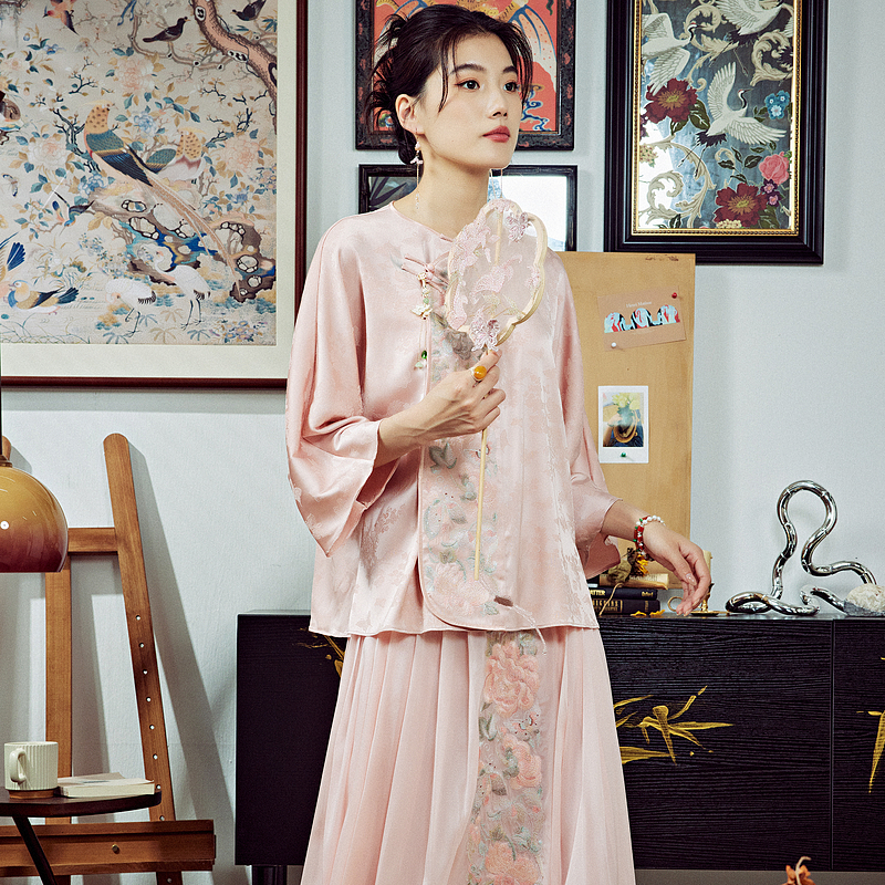 陌遇提花缎刺绣琵琶襟唐装上衣