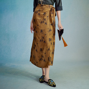 陌遇2025春季新款中国风改良汉元素醋酸印花宋制旋裙系带半身裙