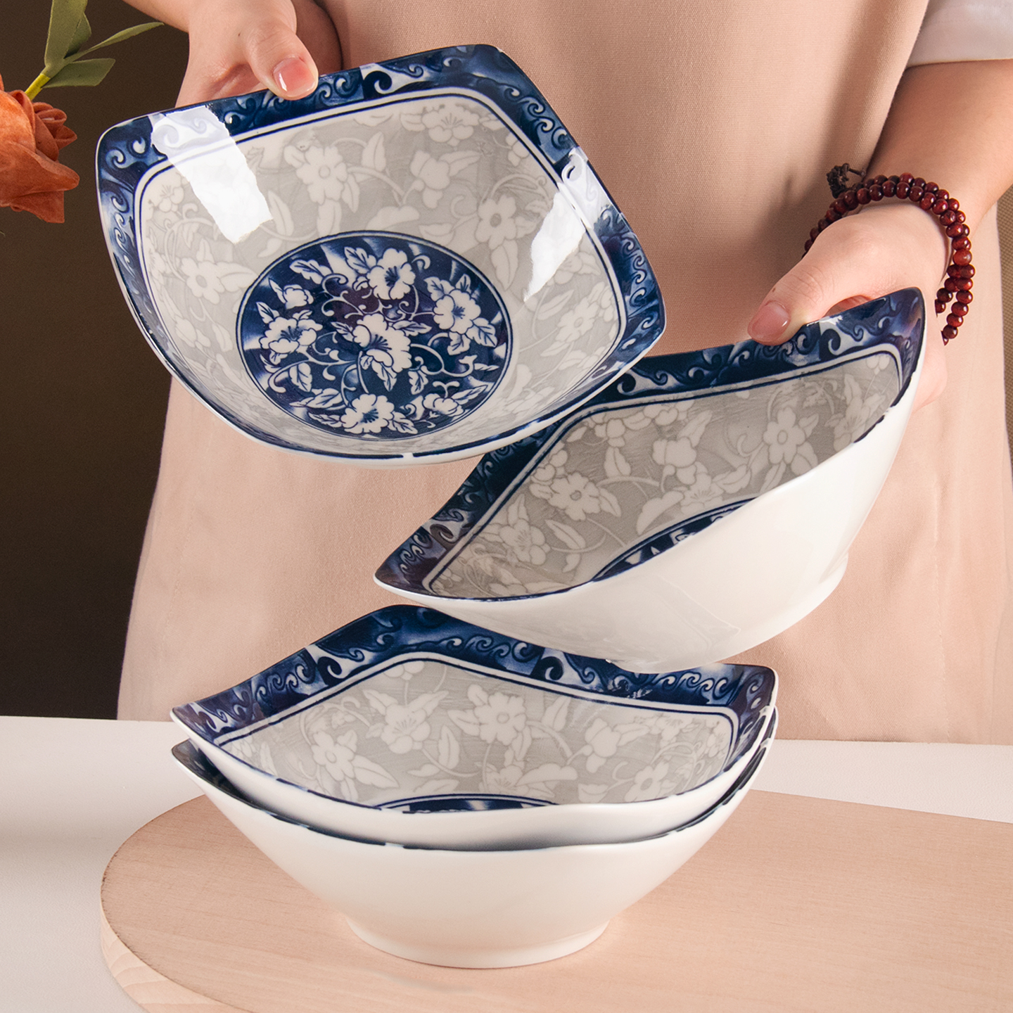 青花瓷8英寸家用陶瓷翘脚碗