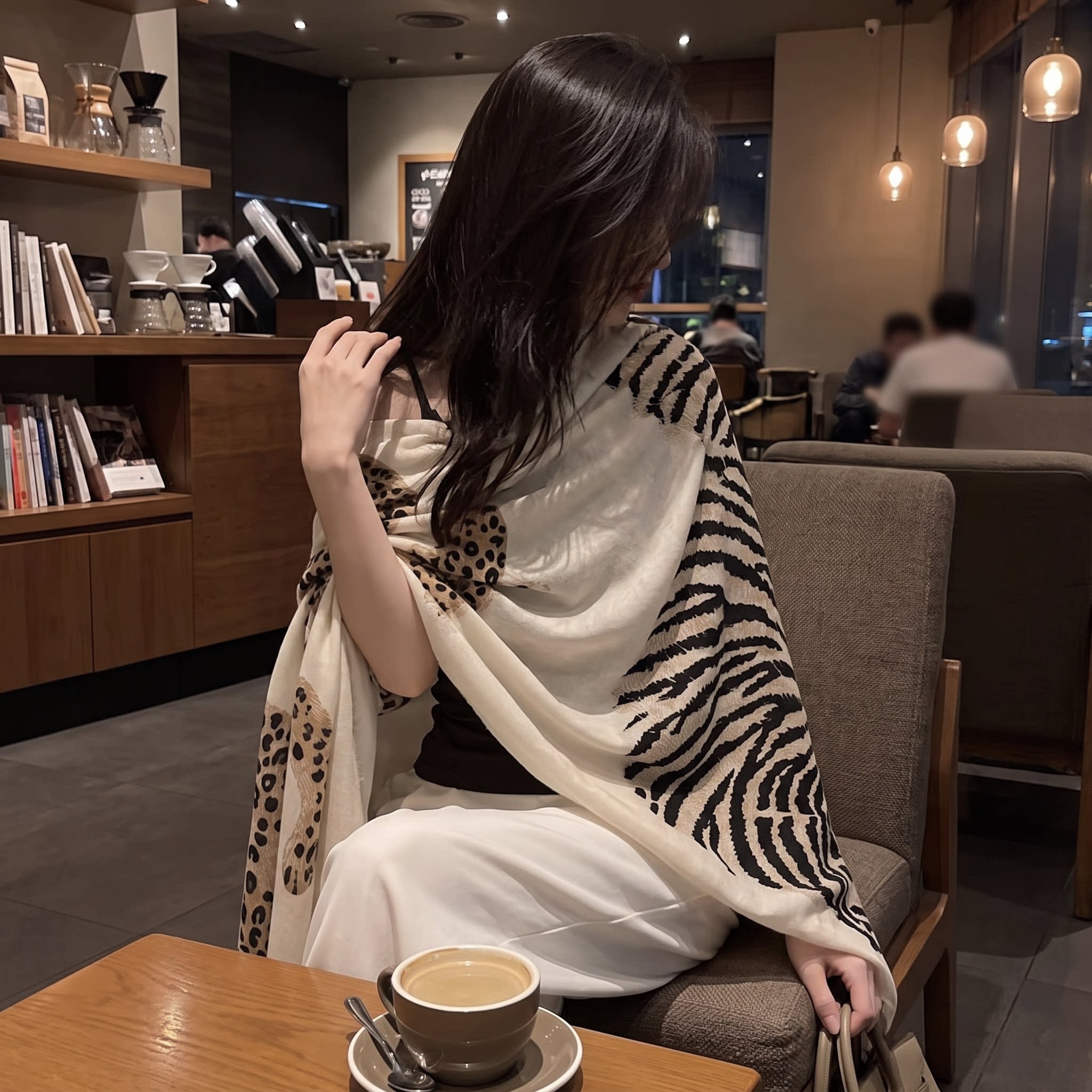 老钱风复古大围巾女外搭拍照