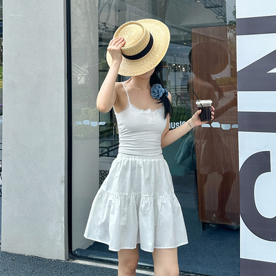 白色蕾丝拼接修身吊带背心