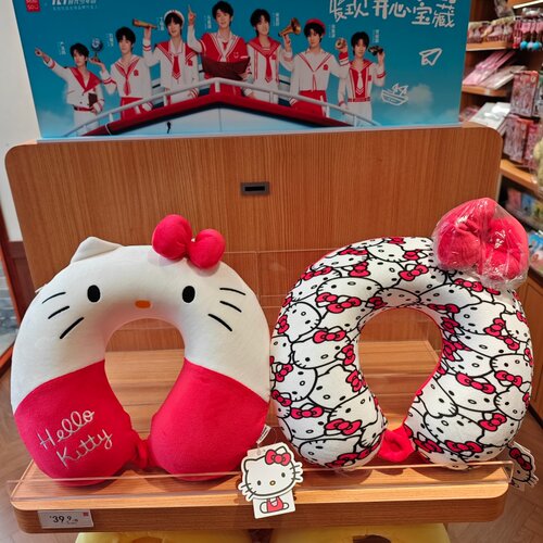 MINISO三丽鸥家族hellokitty款U型枕名创优品