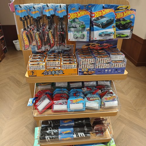 MINISO风火轮系列滑板挂件合金车模展示包挂包鼠标垫名创优品