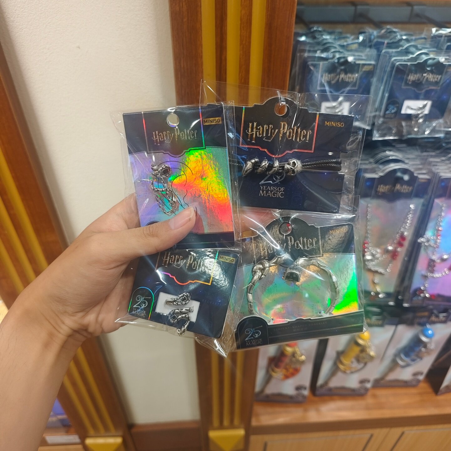 MINISO哈利波特电影25周年黑魔法蛇形手镯手绳戒指耳夹名创优品