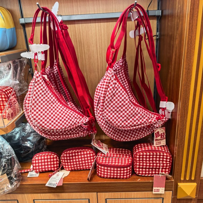 MINISO红格子包西瓜包化妆包饺子包斜挎包收纳包名创优品,收纳整理,化妆包,淘宝优惠券,粉丝福利购,淘宝优惠卷