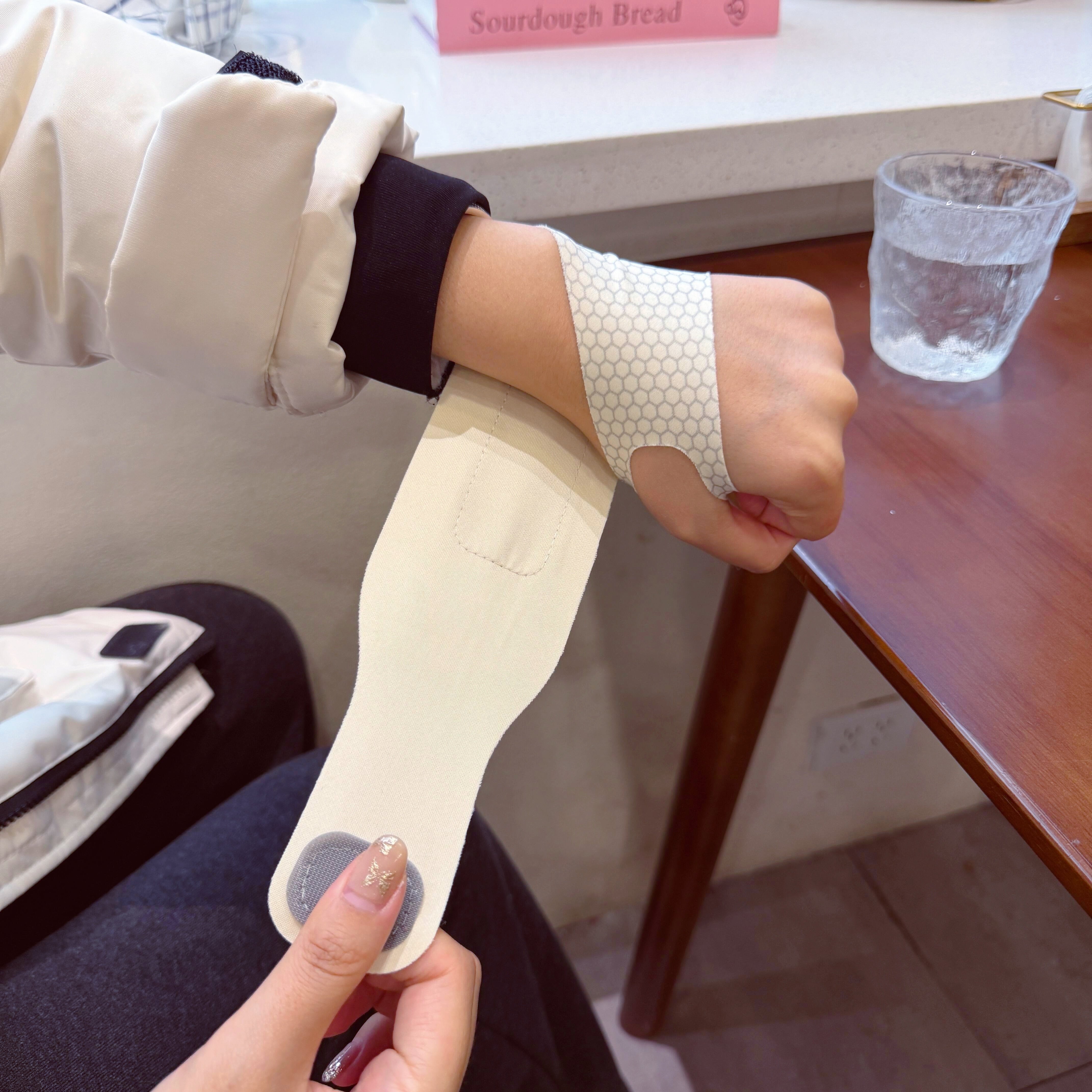 护腕手腕腱鞘炎防护办公室电脑鼠标党排球网球运动护腕可调节通用