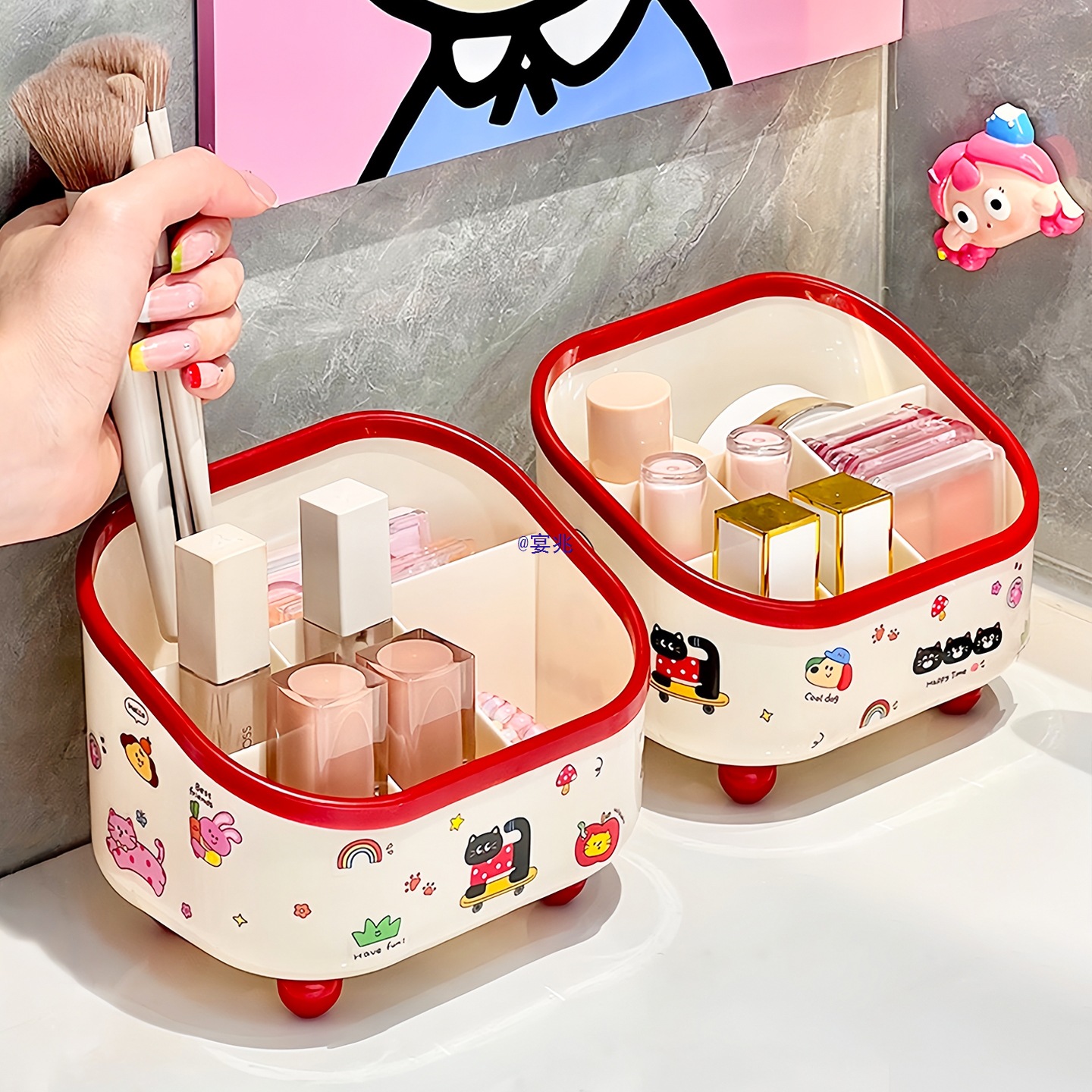 2026桌面收纳盒多功能化妆品口红六格置物架宿舍办公室办公桌文具