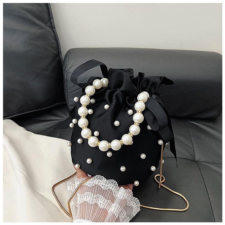 2026小众设计包包女秋冬新款2024爆款珍珠手提斜挎包高级水桶链条