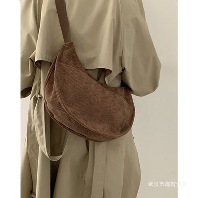 2026小众斜挎包包女可爱斜挎包饺子包女小包斜挎包冬天上课大容量